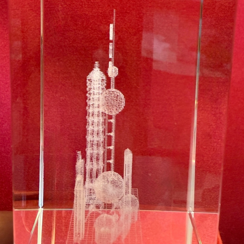Etched crystal paperweight Shanghai​ - Picture 3 of 15